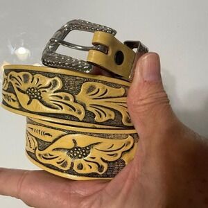 Elegant Floral Patterned Belt